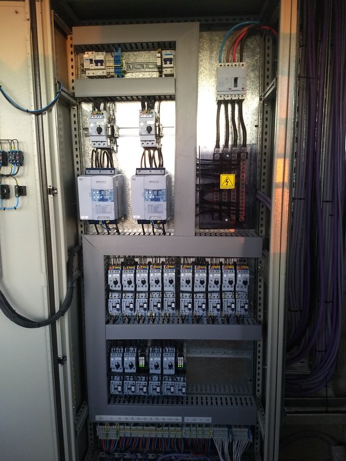 Tablero eléctrico en obra