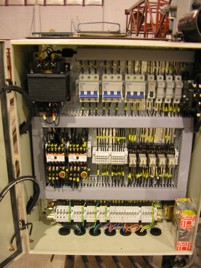 Tablero eléctrico en obra