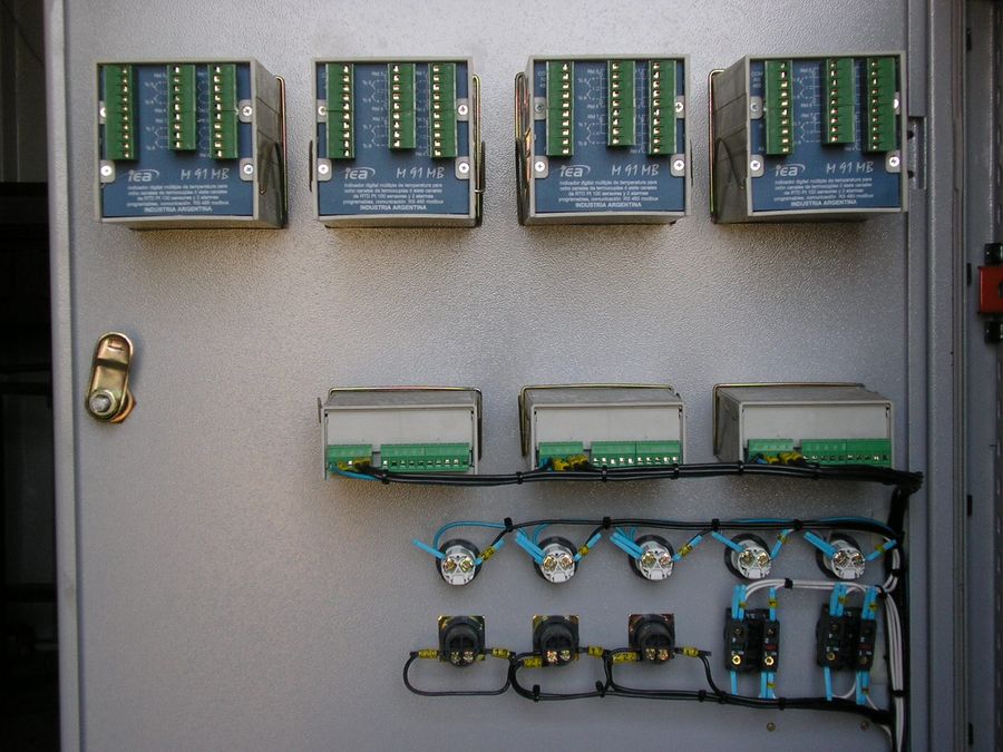 Tablero eléctrico en obra