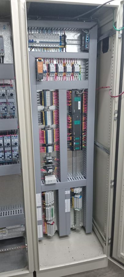 Tablero eléctrico en obra
