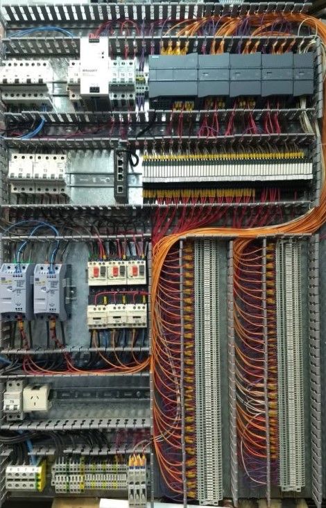 Tablero eléctrico en obra