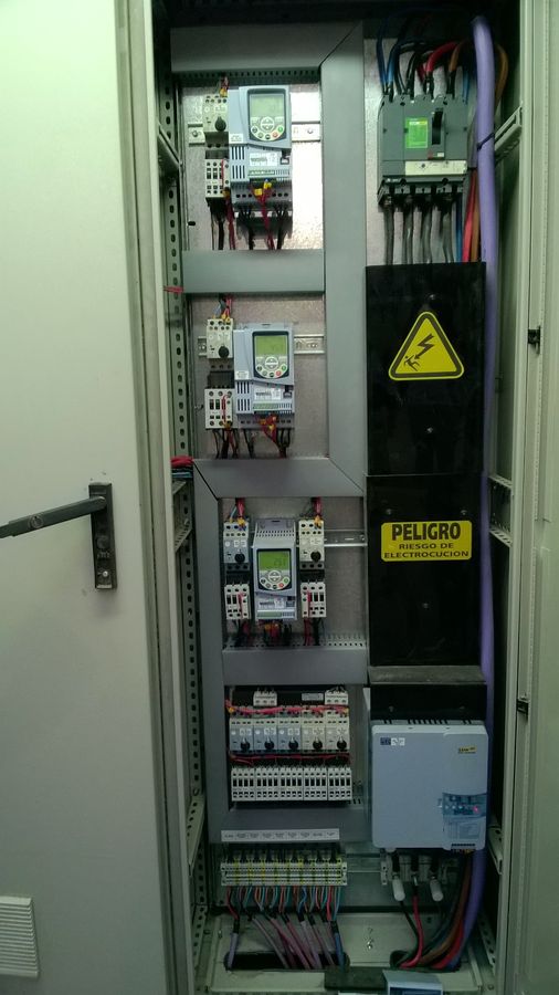Tablero eléctrico en obra